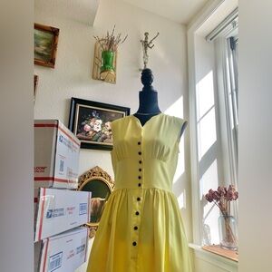 Sunny Yellow Retro Style Button-Front Dress – Size Small